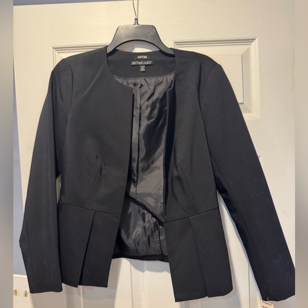 Apt 9, “Torie” blazer